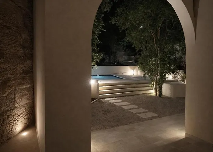 Cava Urban Relais & Pool מלון לצ'ה