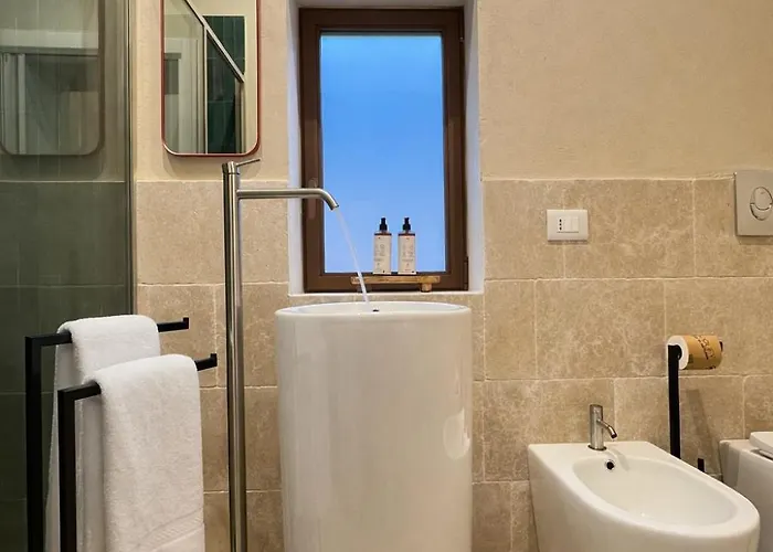 Cava Urban Relais & Pool לצ'ה