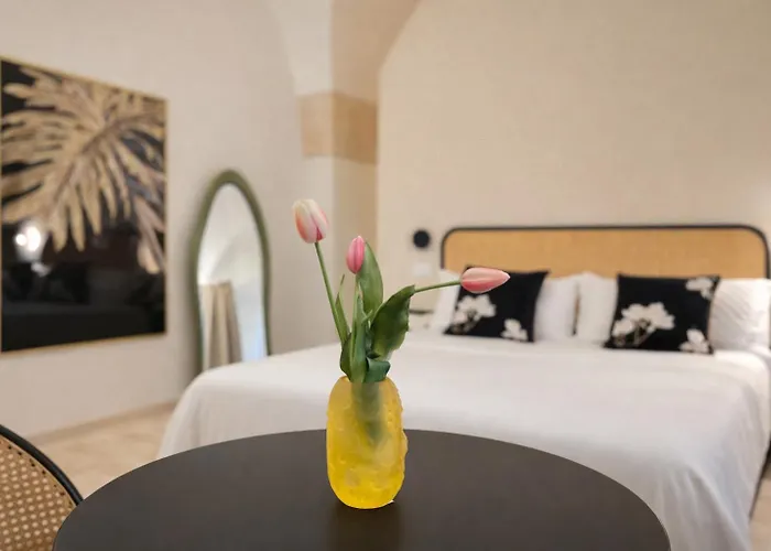 Cava Urban Relais & Pool לצ'ה