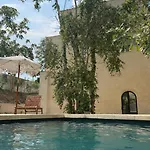 Cava Urban Relais & Pool Szálloda Lecce