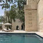 Cava Urban Relais & Pool Hotel *
