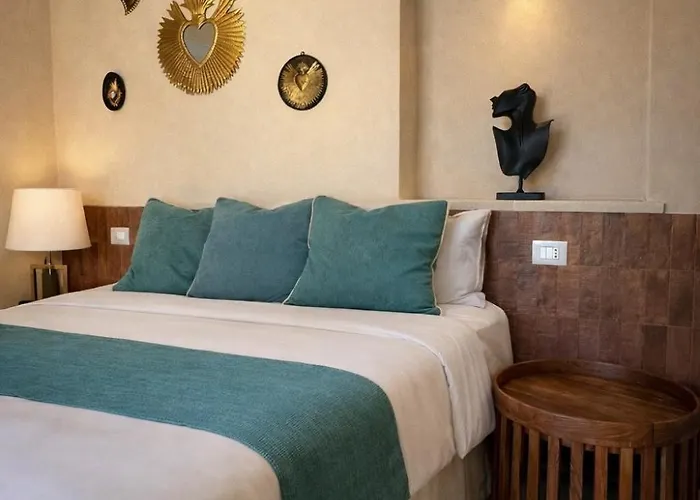 Cava Urban Relais & Pool * ليتشي