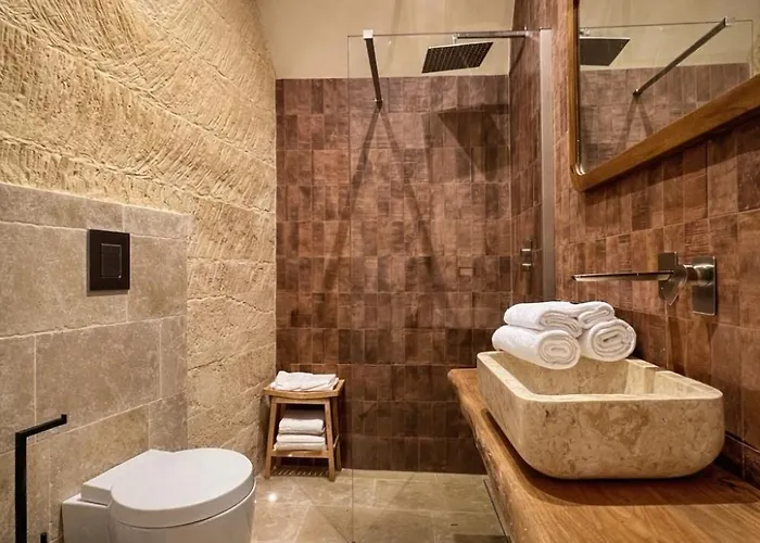 Cava Urban Relais & Pool ليتشي