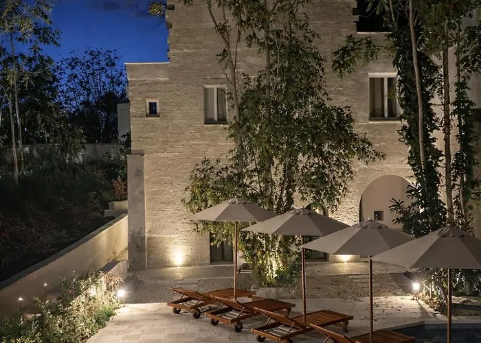 Cava Urban Relais & Pool *